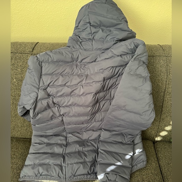 EUC Women's Columbia omni-shield hooded down jacket. - Picture 4 of 4